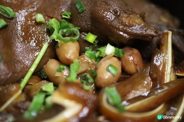 呢間喺將軍澳新開嘅滷水店充滿台灣風味，特別推介台式手撕鹽水雞，雞皮爽滑，雞肉鮮嫩多汁，咸香微辣夠哂惹味，絕對係正宗台灣美味！而打淥滷汁拌粉 青衣城 寶林新都城美食攻略2023 好去處 滷肉飯 便當