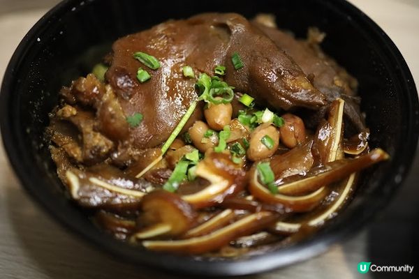 呢間喺將軍澳新開嘅滷水店充滿台灣風味，特別推介台式手撕鹽水雞，雞皮爽滑，雞肉鮮嫩多汁，咸香微辣夠哂惹味，絕對係正宗台灣美味！而打淥滷汁拌粉 青衣城 寶林新都城美食攻略2023 好去處 滷肉飯 便當