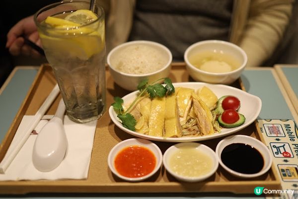 香港美食攻略 Chatterbox Express 文華海南雞飯 去骨海南雞 新加坡肉骨茶麵線 咸蛋黃雞翼 黑醬油蘿蔔糕 Chatterbox CAFE K11 Musea 黃藍 消費券優惠 黃藍