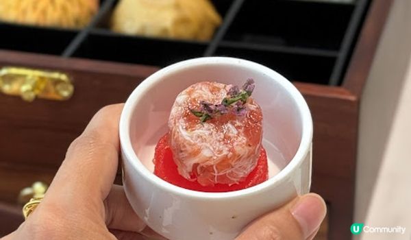 打開盒子沐花香。合和酒店咖啡廳