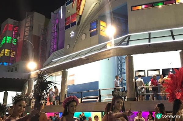 [Enter Thailand. Bangkok + Pattaya] nights walking around