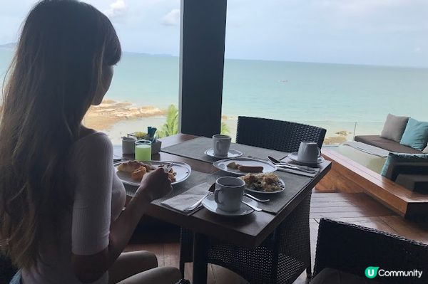 [Enter Thailand. Bangkok + Pattaya] nights walking around