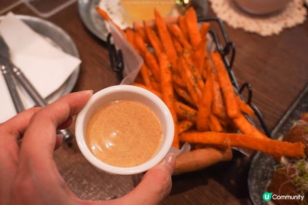 一間餐廳在日間和晚間可以變得不一樣的，想分享的是位於銅鑼灣的...