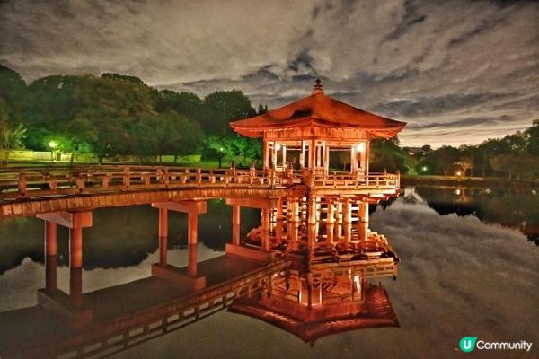 奈良的夜晚到處都有燈光照明