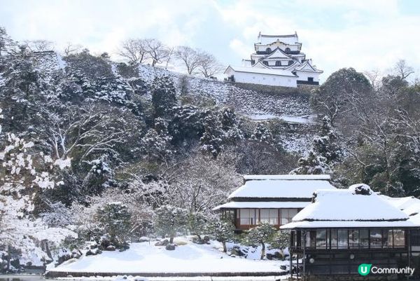 冬天下雪時的彥根城