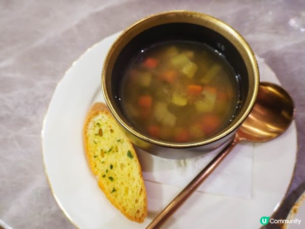 【飲食】將軍澳．彷彿置身在熱帶叢林中的歐陸城堡用餐｜La Rosabelle Bar & Grill