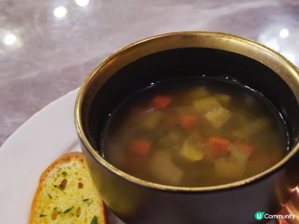 【飲食】將軍澳．彷彿置身在熱帶叢林中的歐陸城堡用餐｜La Rosabelle Bar & Grill