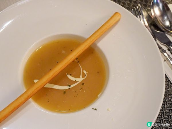 【飲食】觀塘．工廠大廈內擁有cafe & 酒吧格調的西餐廳｜i kitchen