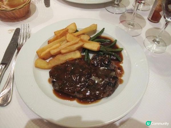 牛扒同薯條係西餐裡面一定會出現既主角與配菜，只是不同價位不同...