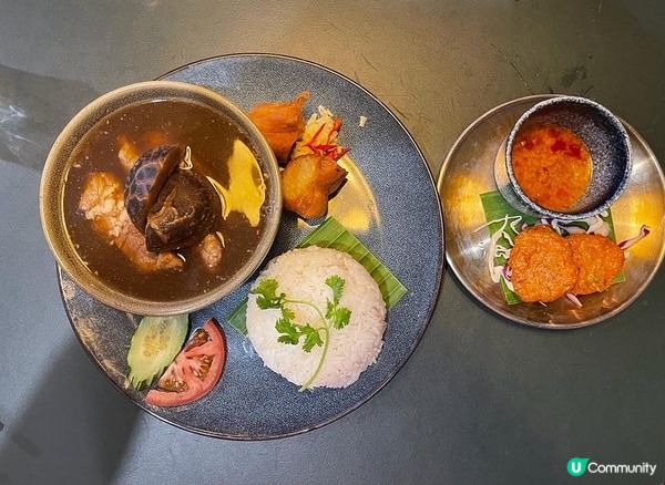 今日天氣晴，跟媽媽到香港一日遊。很久沒到跑馬地，說一於去下香...