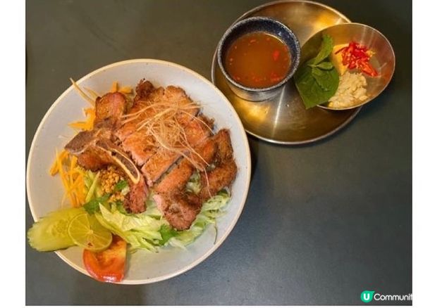 今日天氣晴，跟媽媽到香港一日遊。很久沒到跑馬地，說一於去下香...