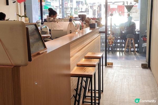 美食探店 ｜高雄苓雅區The Light x Coffee Art n Design網美必打卡咖啡廳 ，超級美味可頌等你品嚐