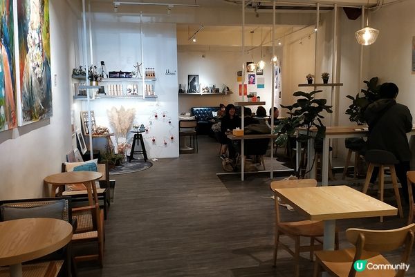 美食探店 ｜高雄苓雅區The Light x Coffee Art n Design網美必打卡咖啡廳 ，超級美味可頌等你品嚐
