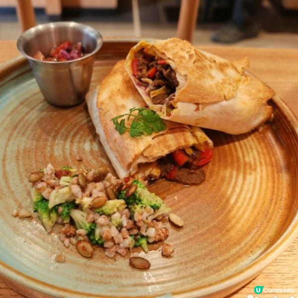 香辣墨西哥芝士牛肉卷🫔外皮香脆，芝士牛肉醬汁美味回味無窮