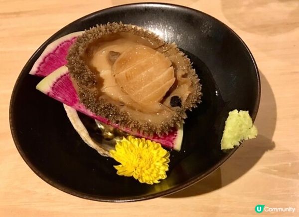 餐廳內裝修簡單，但一絲不苟，很多小擺設也看得出設計者的心思。...