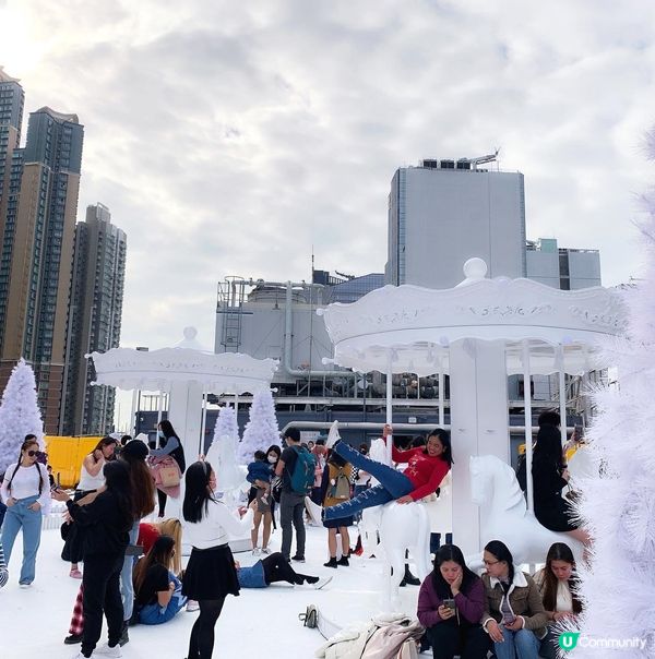 D2 Place 聖誕呈獻|幸福の輪|白色飄雪場景與旋轉木馬...