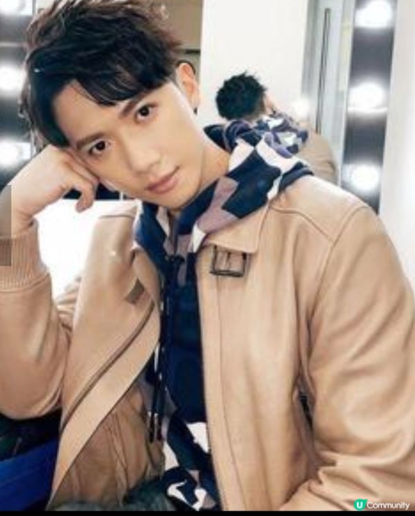 邱士縉 - 香港男歌手，香港男子跳唱組合MIRROR成員
