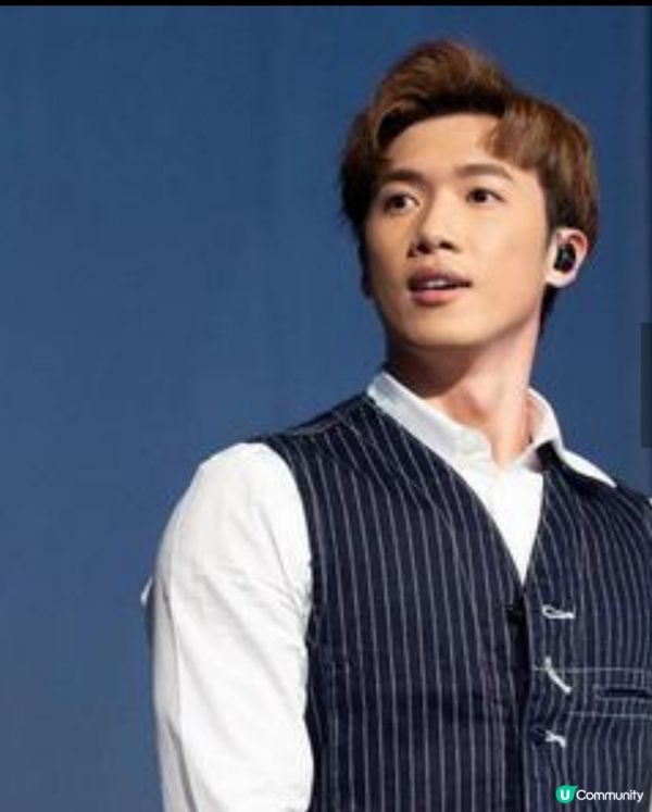 邱士縉 - 香港男歌手，香港男子跳唱組合MIRROR成員
