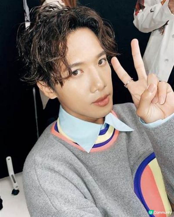 邱士縉 - 香港男歌手，香港男子跳唱組合MIRROR成員
