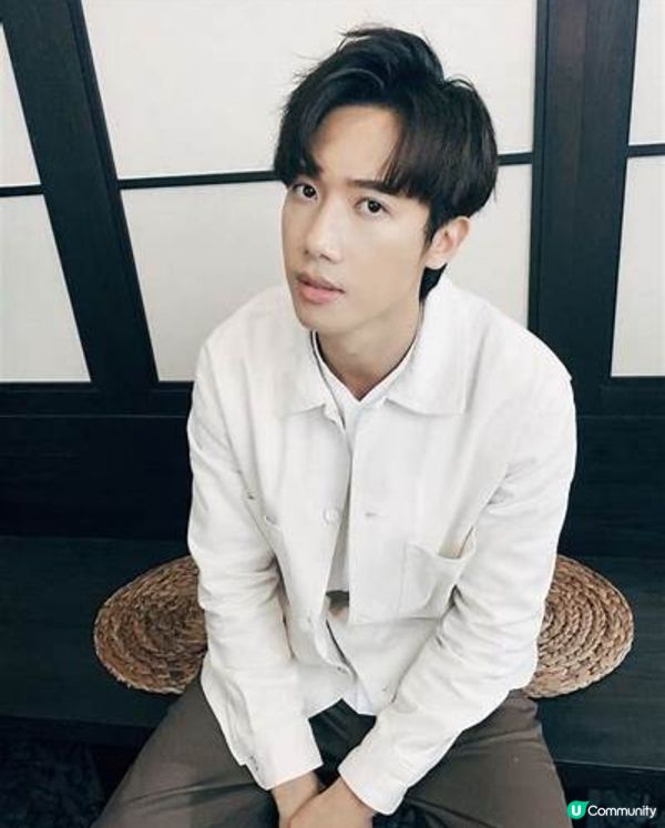 邱士縉 - 香港男歌手，香港男子跳唱組合MIRROR成員
