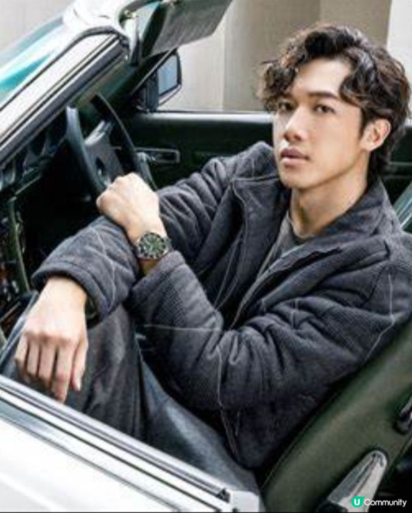 邱士縉 - 香港男歌手，香港男子跳唱組合MIRROR成員
