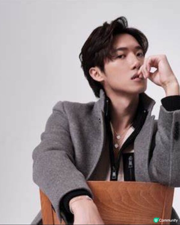 邱士縉 - 香港男歌手，香港男子跳唱組合MIRROR成員
