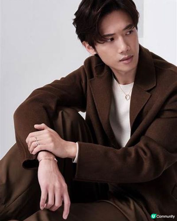 邱士縉 - 香港男歌手，香港男子跳唱組合MIRROR成員
