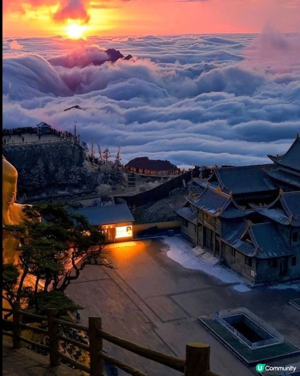 峨嵋山清晨雲海