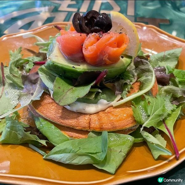 三文魚牛油果班戟好特別