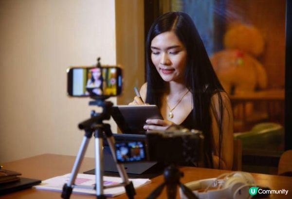 她經濟：從藝人到KOL的C.A.R.E.E.R模型