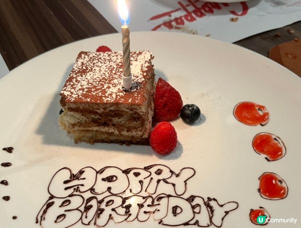 意大利餐廳食晚餐，點可以唔食提拉米蘇呀！加上呢度提拉米蘇又好...