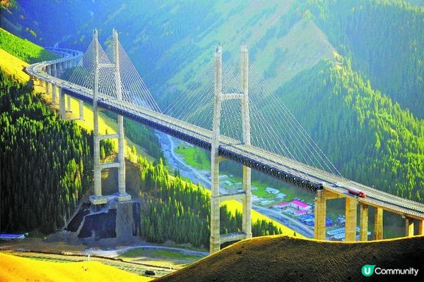 #万人说新疆 #新疆从戈壁孤烟到通途万里,70年交通巨变，见证了新疆从“边陲末梢”到“开放前沿”的华丽转身