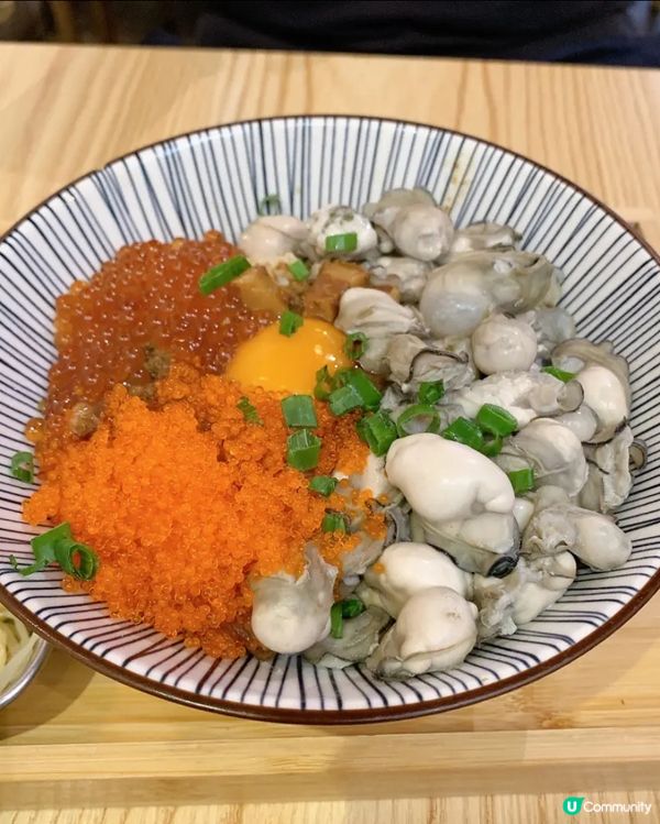 肥美蚵仔鮭魚蝦卵魯肉飯