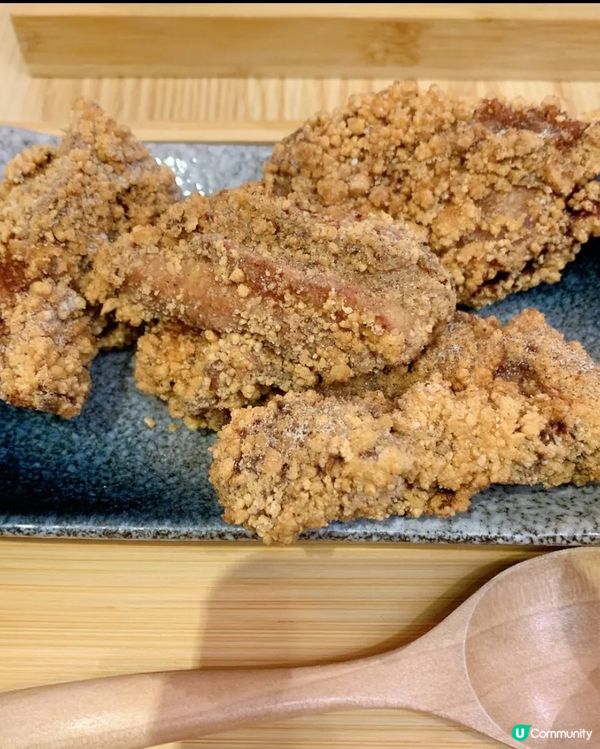 肥美蚵仔鮭魚蝦卵魯肉飯