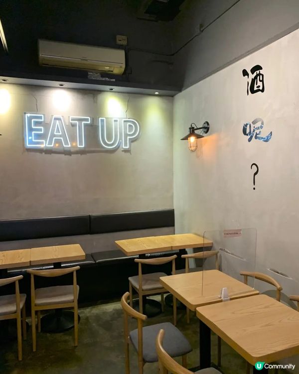 肥美蚵仔鮭魚蝦卵魯肉飯