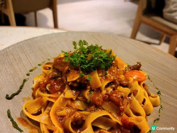 🐶：汪！我爸媽話呢間好味，食得好開心...搞到我都心思思都想...