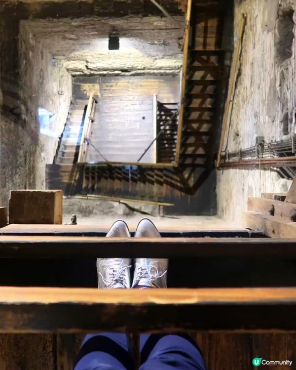 來到意大利的波隆那,不要錯過登上塔頂,看漂亮的古城全景噢!紅...