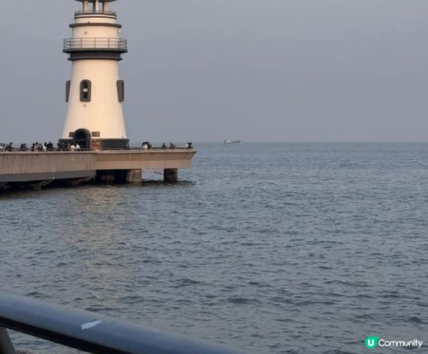 珠海，我諗我哋應該坐喺度發呆