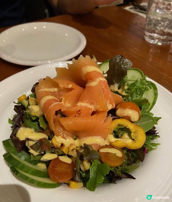 一大夥人 愉快的晚餐