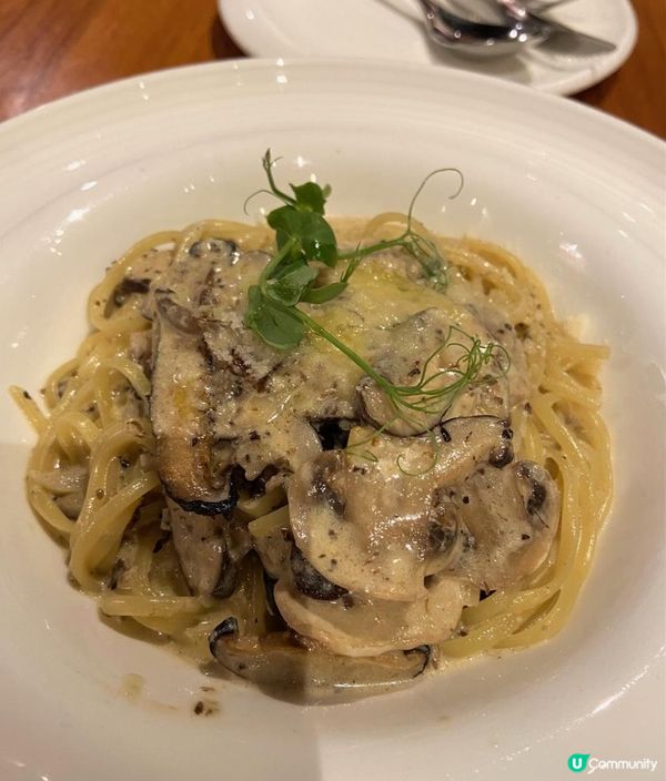 一大夥人 愉快的晚餐