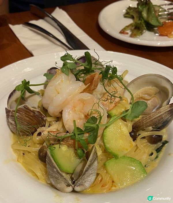 一大夥人 愉快的晚餐