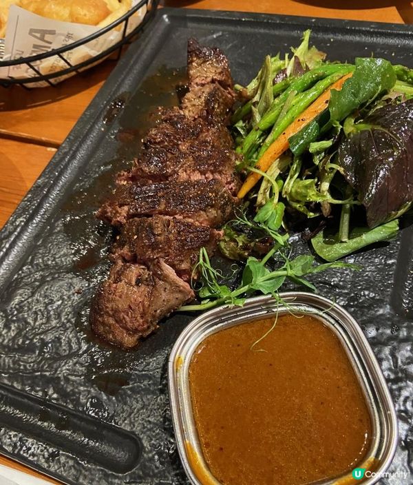 一大夥人 愉快的晚餐