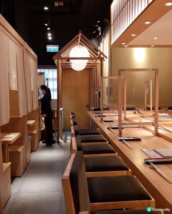 上次跟朋友造訪過尖沙咀棉登徑的「木戶」，原來是跟旁邊的「鮨白...