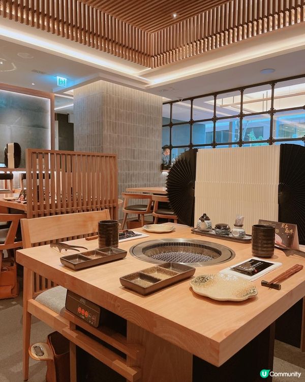 三郎燒肉主打日式燒肉，裝潢以木系和水泥磚作主題😙，感覺好ch...