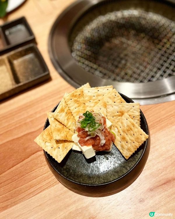 三郎燒肉主打日式燒肉，裝潢以木系和水泥磚作主題😙，感覺好ch...