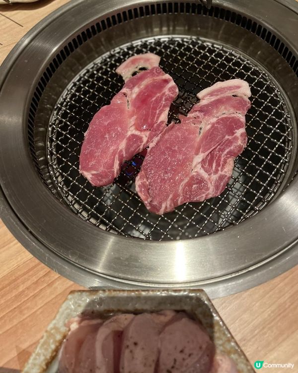 三郎燒肉主打日式燒肉，裝潢以木系和水泥磚作主題😙，感覺好ch...