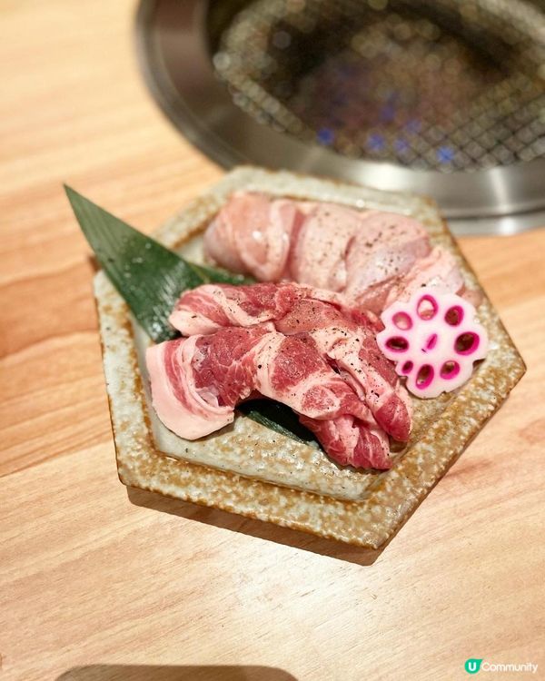 三郎燒肉主打日式燒肉，裝潢以木系和水泥磚作主題😙，感覺好ch...
