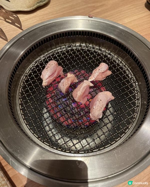 三郎燒肉主打日式燒肉，裝潢以木系和水泥磚作主題😙，感覺好ch...