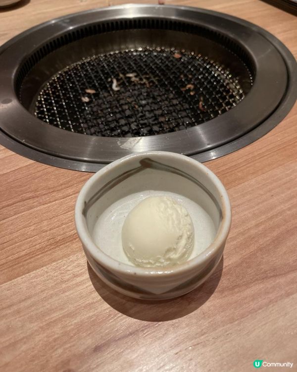 三郎燒肉主打日式燒肉，裝潢以木系和水泥磚作主題😙，感覺好ch...