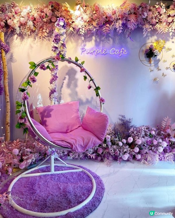 太子開咗間用紫色做主題的咖啡店，一嚟到門口已經見到咁多人嚟打...